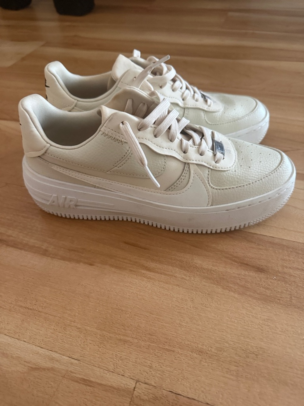 Barely worn - Women’s Nike Low-Platform Air Force 1 Sneakers - cream
